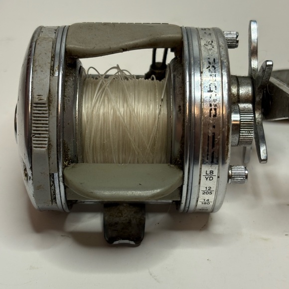 Abu Garcia Silver Fishing Reel - Picture 6 of 8